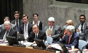 Secretary-General Ban Ki-moon (centre) addresses the Security Council. At right is United States Secretary of State John Kerry.