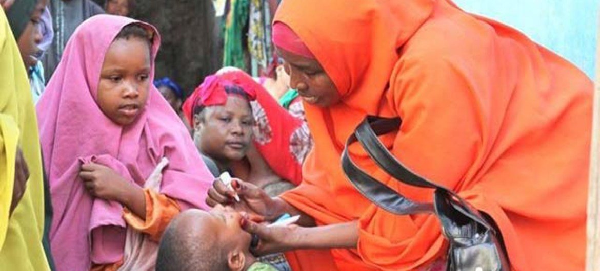 Polio vaccination campaign being carried out in Somalia.
