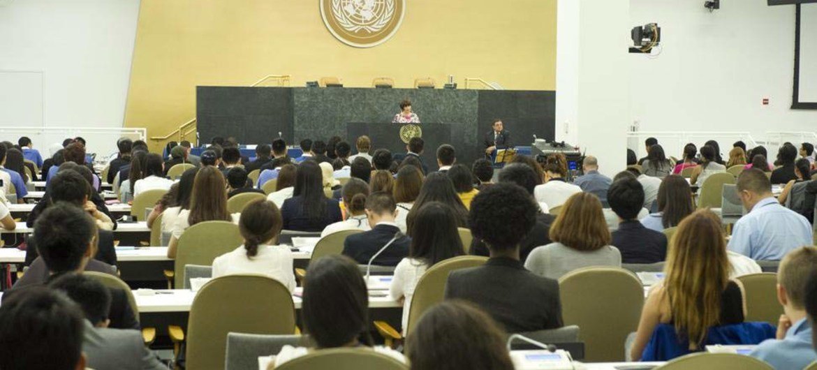 Jóvenes en la ONU (Foto: Evan Schneider)