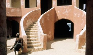 塞内加尔格雷岛（Gorée）上的“奴隶之家”。15世纪到19世纪期间，格雷岛是非洲沿海地区最大的奴隶交易中心。