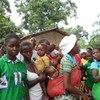 Des personnes attendent une distribution alimentaire du PAM en République centrafricaine.