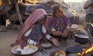 Migrant workers in India cook a meal.