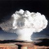 Un essai nucléaire conduit par les États-Unis sur l'atoll d'Enewetak, sur les Îles Marshall, le 1er novembre 1952.