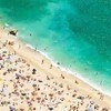 Des touristes profitant d'une chaude journée d'été à la plage sur la Côte d'Azur, Provence, France. photo : OMT