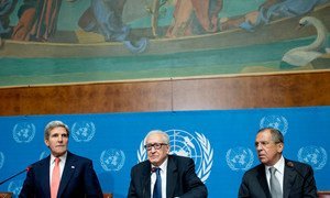 Joint Special Representative for Syria Lakhdar Brahimi (centre), US Secretary of State John Kerry (left) and Russian Foreign Minister Sergey Lavrov hold joint press conference in Geneva (September 2013).