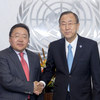 Secretary-General Ban Ki-moon (right) meets with President Elbegdorj Tsakhia of Mongolia.
