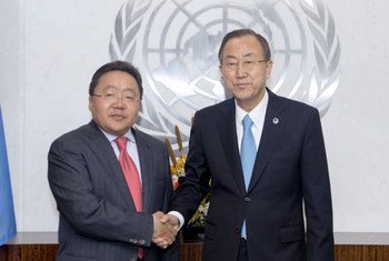 Secretary-General Ban Ki-moon (right) meets with President Elbegdorj Tsakhia of Mongolia.