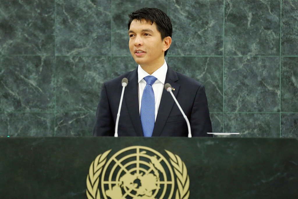 马达加斯加当选总统拉乔利纳在2009 - 2014年间担任该国过渡政府总统期间，在联合国总部发表讲话。