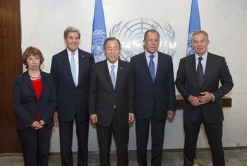 Le Secrétaire général Ban Ki-moon (au centre) aux côtés des membres du Quatuor pour le Moyen-Orient.