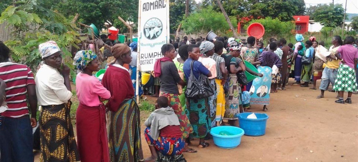 Consumers line up to buy scarce maize supplies at a market in Rumphi, northern Malawi.
