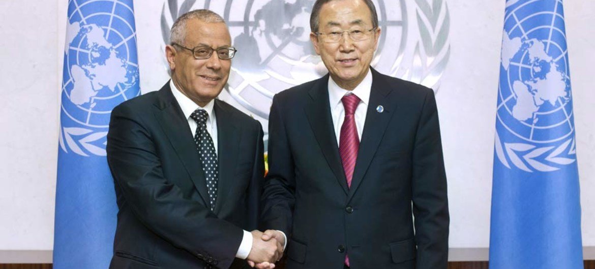 Secretary-General Ban Ki-moon (right) meets with Prime Minister Ali Zeidan of Libya on 25 September 2013.