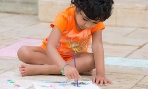 Les enfants et les femmes enceintes des pays en développement sont plus exposés à la peinture au plomb. 