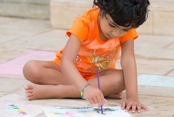 सीसे वाले पेंट का इस्तेमाल छोटे बच्चों के स्वास्थ्य के लिए गंभीर ख़तरा है.