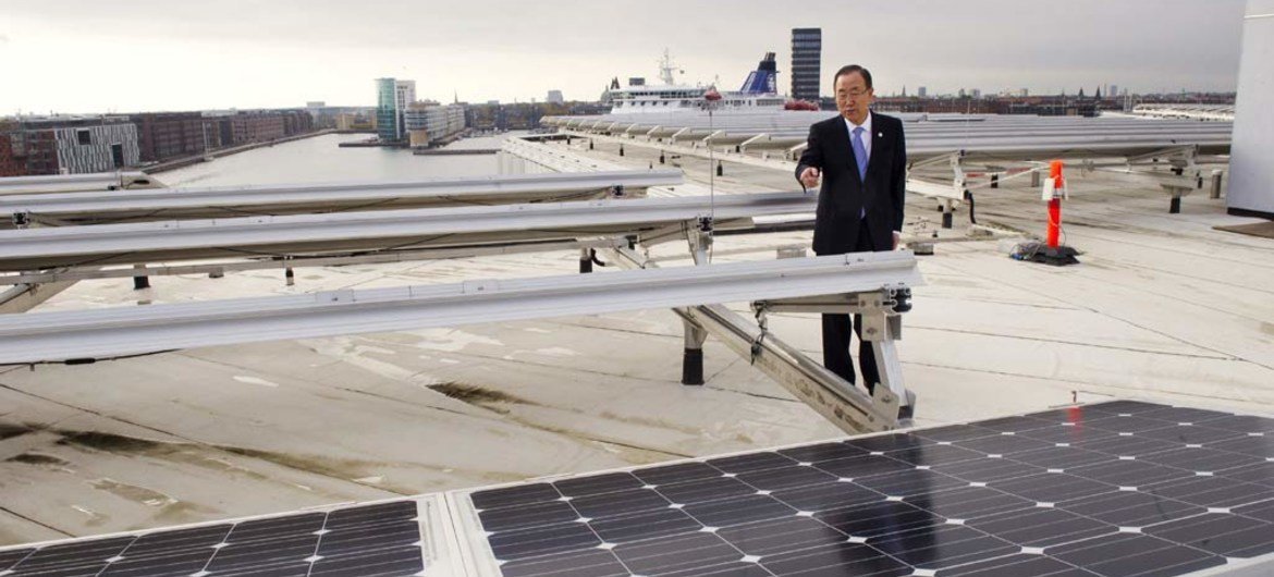 Secretary-General Ban Ki-moon tours the roof of UN City in Copenhagen, Denmark, which has been outfitted with wind turbines and solar panels.