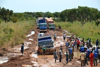 Chinese engineers with the UN Mission in South Sudan (UNMISS) opened up a road that had been closed for two weeks following heavy rains and flooding.