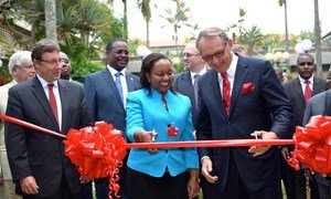 Cabinet Secretary Anne Waiguru of Kenya, (centre), and UN Deputy Secretary-General Jan Eliasson cut the ribbon at the opening of the UN South-South Expo. UNEP Executive Director Achim Steiner is at left.