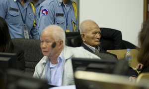 Khieu Samphan (left) and Nuon Chea in the Trial Chamber of the Extraordinary Chambers in the Courts of Cambodia (ECCC). File photo.