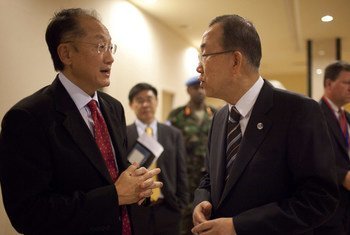 Secretary-General, Ban Ki-moon (right) and World Bank President Jim Yong Kim in Bamako, Mali.