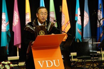 Secretary-General Ban Ki-moon addresses students at the Vytautas Magnus University in Kaunas, Lithuania.