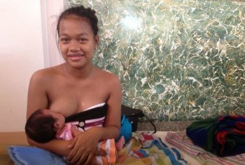 Jhana breastfeeds her daughter Gwendolyn in Tacloban.