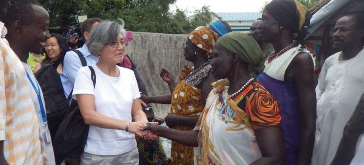 Deputy Humanitarian Chief Kyung-Wha Kang (second left) with residents in Jonglei's Pibor County, South Sudan.