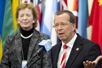 Special Representative Martin Kobler (right) and Special Envoy Mary Robinson brief the press.