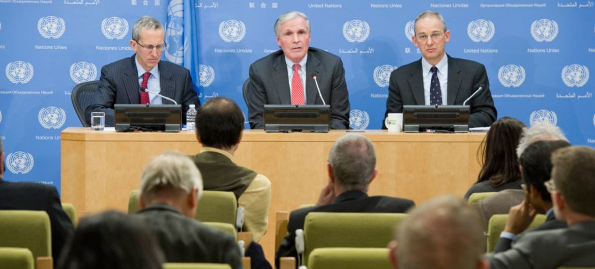 From left: Robert D. Newman, Director of the Global Malaria Programme at WHO, Special Envoy for Malaria Ray Chambers, and UN Spokesperson Martin Nesirky at press conference on WHO’s latest malaria report .