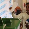 Une électrice au Madagascar.