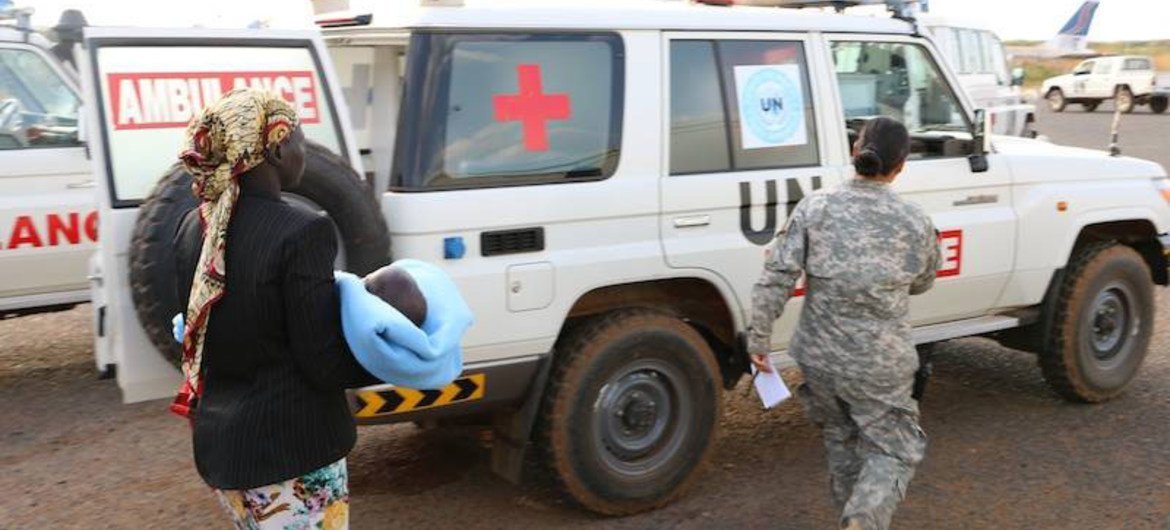 Des civils blessés sont évacués de Bor vers la capitale Juba par la Mission des Nations Unies au Soudan du Sud (MINUSS).