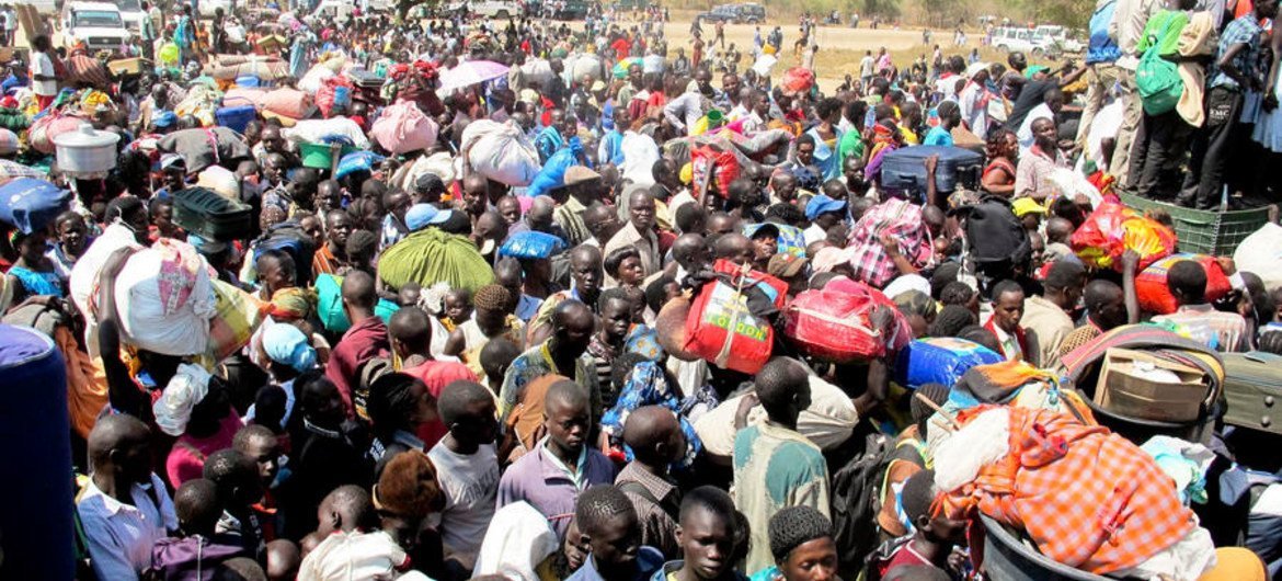 Civilians fleeing the fighting and seeking refuge, wait outside a compound of the UN Mission in Bor (December 2013).