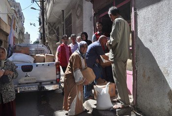 Le PAM distribue des rations aux habitants de Homs, en Syrie, en septembre 2012. Photo PAM/Abeer Etefa
