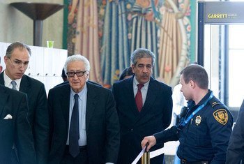 Joint Special Representative of the UN and the League of Arab States for Syria Lakhdar Brahimi (second left) arrives for news conference.