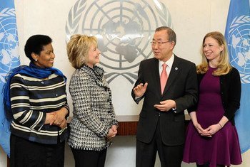 Ban Ki-moon con la ex Secretaria de Estado de EE.UU. Hillary Clinton, su hija Chelsea y la directora ejecutiva de ONU Mujeres, Phumzile Mlambo-Ngcuka   Foto: ,ONU Mujeres