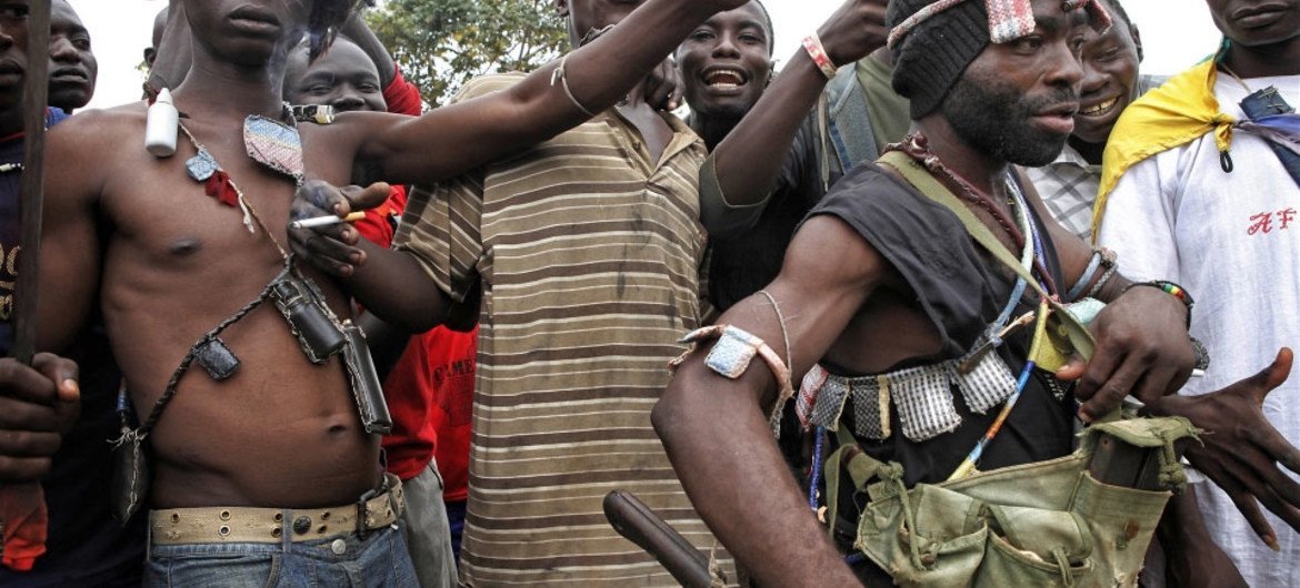 مقاتلو أنتي بالاكا في بانغي، جمهورية أفريقيا الوسطى. المصدر: إيرين / تل مولنمايستر