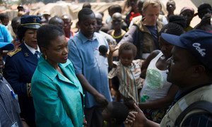 Under-Secretary-General for Humanitarian Affairs and Emergency Relief Coordinator Valerie Amos (left) on a visit to Bossangoa, Central African Republic (CAR).