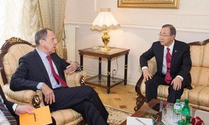 Le Secrétaire général Ban Ki-moon avec le Ministre des affaires étrngères de Russie, Sergueï Lavrov, à Genève.
