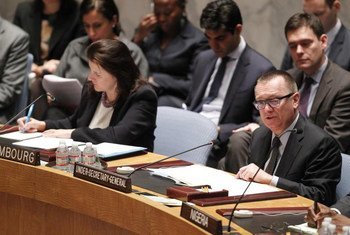 Under-Secretary-General for Political Affairs Jeffrey Feltman briefs the Security Council. At left is Council President Sylvie Lucas of Luxembourg.