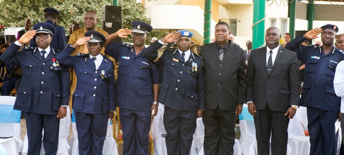 Ceremonia relacionada con el fin de mandato de UNIPISL, celebrada el 5 de marzo en Freetown Foto: