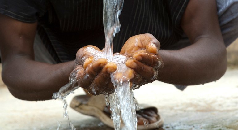 Des experts de l’ONU exhortent la France à garantir l'accès à l'eau potable en Guadeloupe.