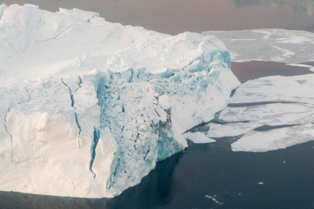 تأجيل قمة المناخ للعام المقبل بسبب فيروس كورونا. في الصورة: جبل جليدي في غرينلاند