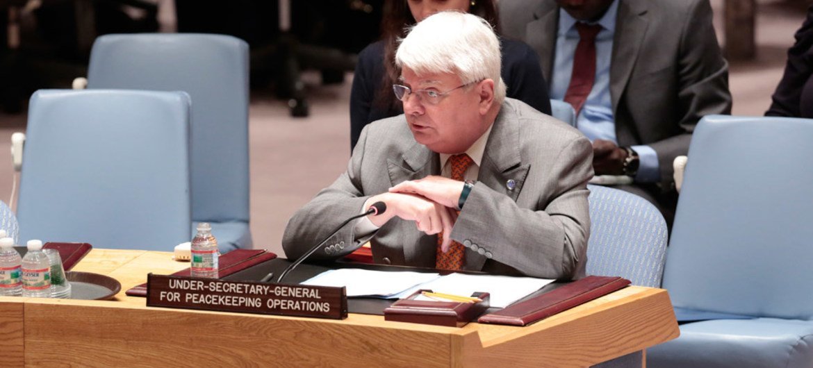 Hervé Ladsous, Under-Secretary-General for Peacekeeping Operations, briefs the Security Council on the African Union-United Nations Hybrid Operation in Darfur (UNAMID).