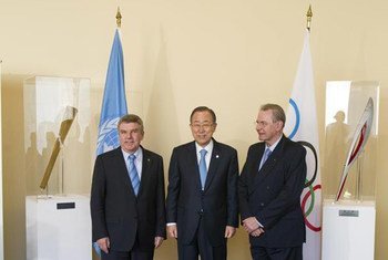 Secretary-General Ban Ki-moon (centre) with Olympic Committee chief Thomas Bach (left) and Jacques Rogge, Special Envoy for Youth Refugees and Sport.