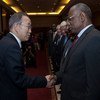 潘基文秘书长2013年在马里会见刚刚被任命为中非地区特别代表的巴蒂利。联合国马里稳定团/Marco Dormino
