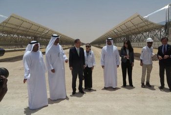 El Secretario General de la ONU, Ban Ki-moon, visita una planta de energía solar en EAU  Foto: ONU
