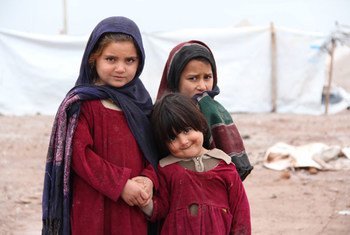 Des enfants déplacés dans le camp de Jalozai au Pakistan.
