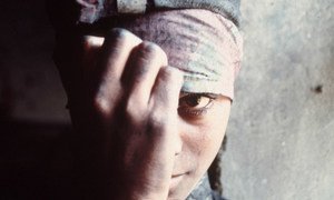 Forced labour often means unpaid wages, excessively long work hours without rest days, confiscation of ID documents, little freedom of movement, deception, intimidation and physical or sexual violence. ILO/A. Khemka