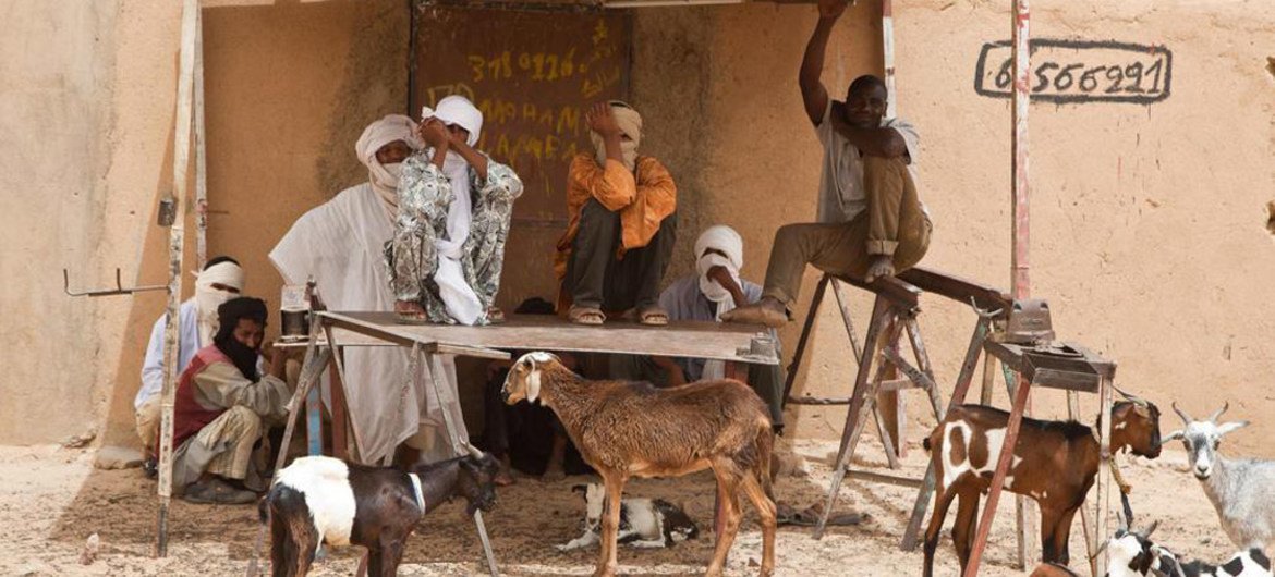 Des habitants de la ville de Kidal, au Mali (photo archives 2013) Photo ONU/Mark Garten