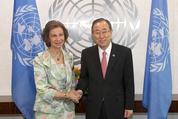 Secretary-General Ban Ki-moon (right) meets with Queen Sofia of Spain.