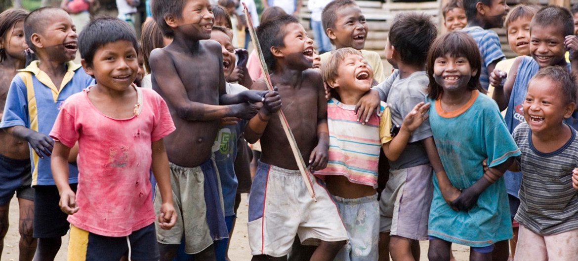 Niños colombianos. Foto de archivo: ONU/Mark Garten