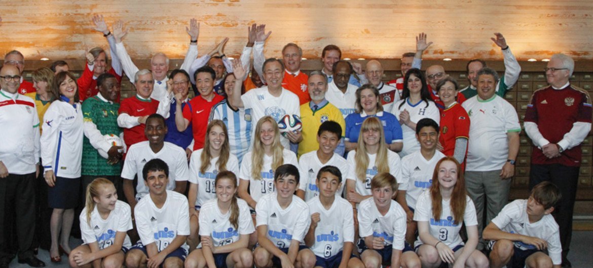 El Secretario General de la ONU, Ban Ki-moon  y los representantes de los paises participantes en la Copa Mundial de Futbol en Brasil  Foto: ONU/Paulo Filgueiras